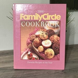 1988 VINTAGE FAMILY CIRCLE FAVORITE RECIPES OF THE YEAR COOKBOOK